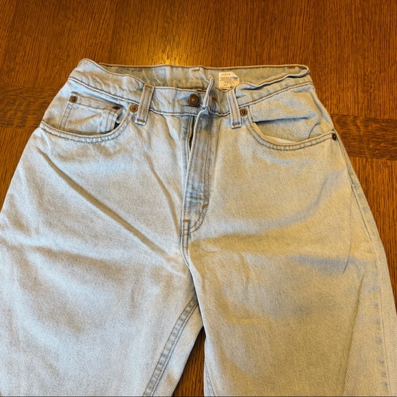 Levi's Women's High-Rise Jeans — Light Blue and Pale Blue Washes - Picture 2 of 11